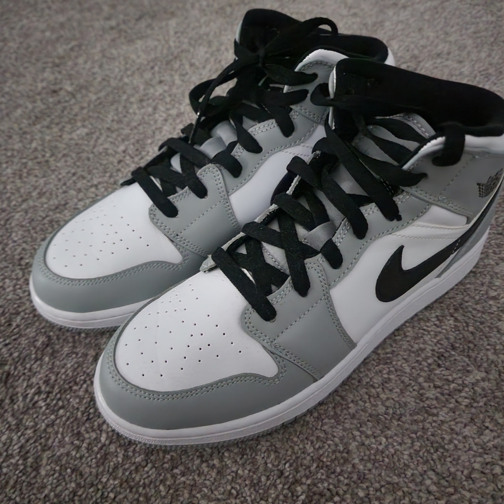 Air Jordan 1 Mid Youth